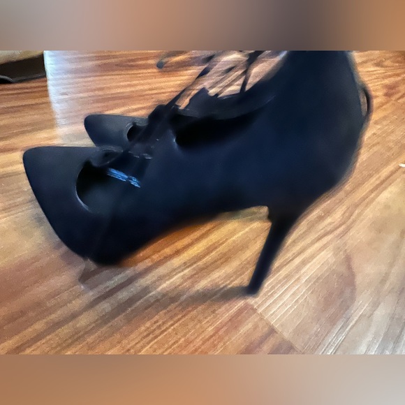 NWOB CHARLES DAVID STRAPPY HEELS - Picture 3 of 5